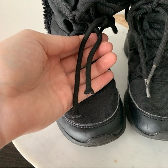 NIKE Venture GS Black White Girls Winter Boots size 2Y - Picture 13 of 13